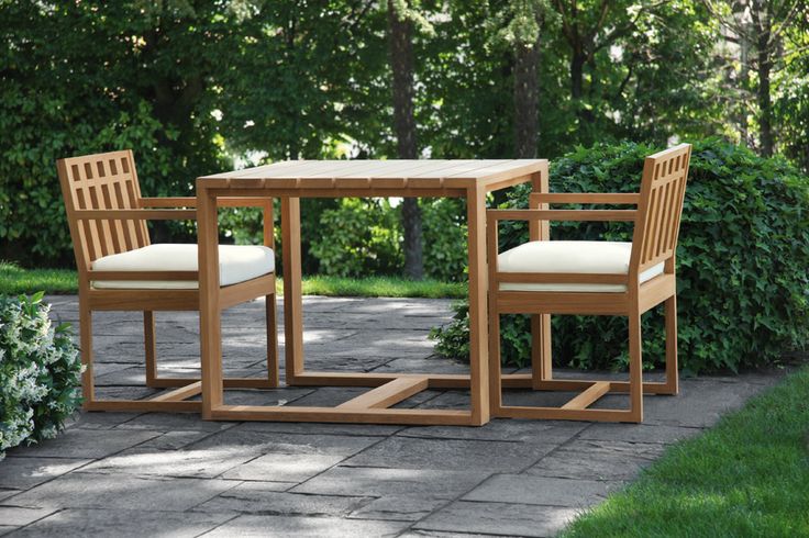 The String Effect in Garden Furniture